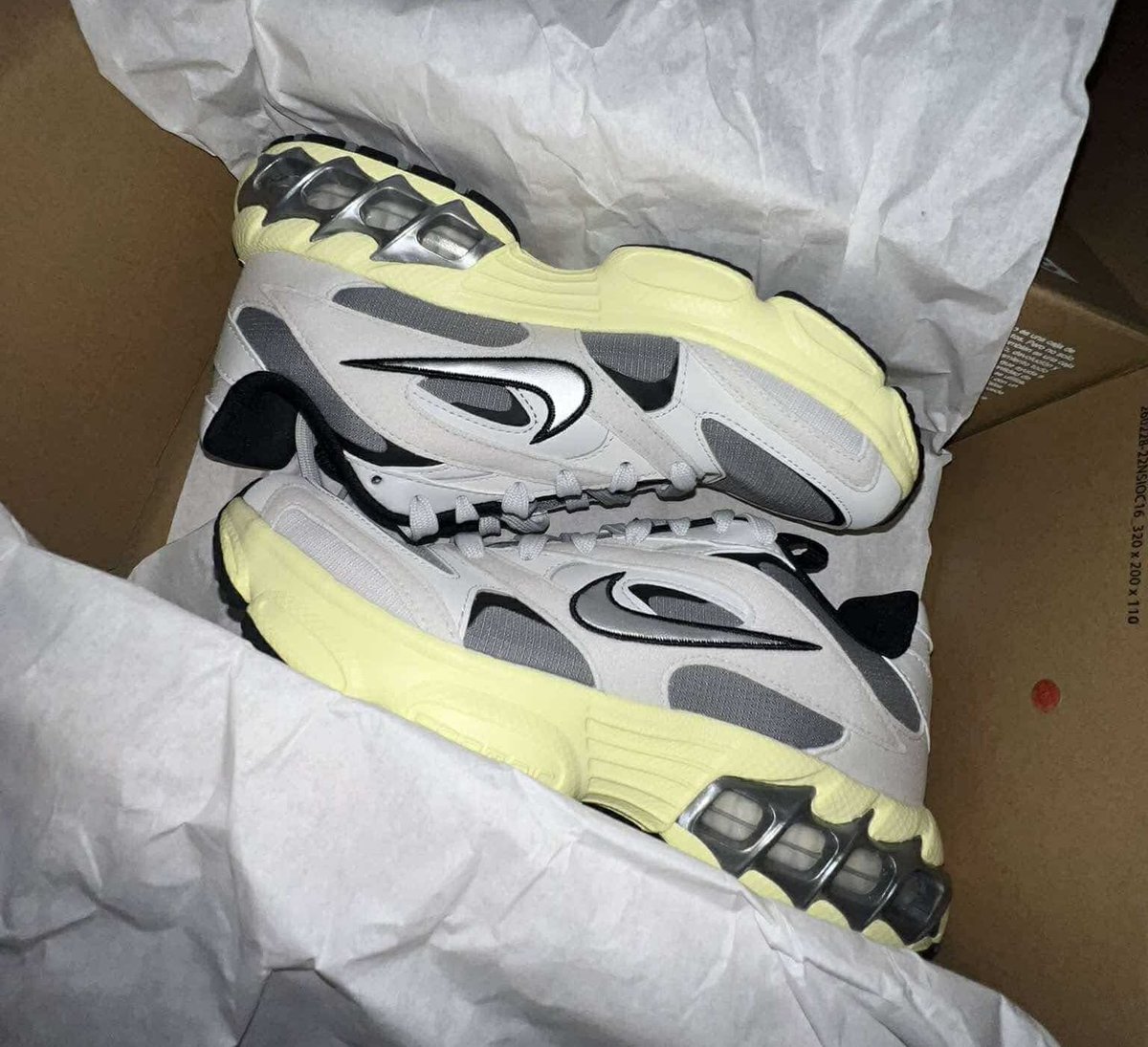 bini8ever_'s tweet photo. wts | lfb

hi! im helping a friend sell her impulsive shoe purchase 😆

nike women’s zoom air fire in particle grey - size 5.5 

same shoes with mikha and colet but in different colorway. never been used as in, one shoe was fitted lang

srp is 6,895, but selling it WAY below srp! https://t.co/7JD7inAig8