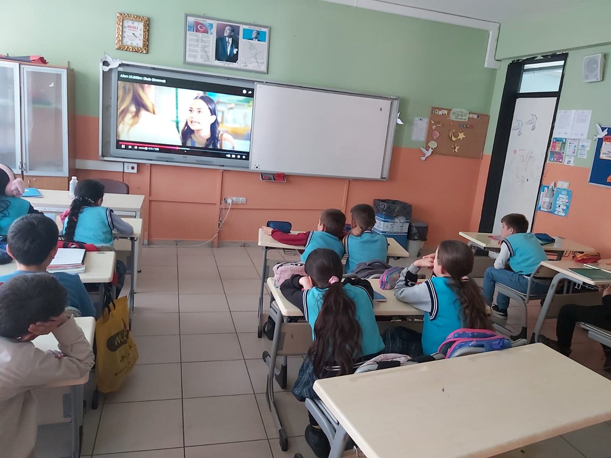 TaskesigiOkulu's tweet photo. Okulumuz öğrencilerine ilimizde gerçekleştirilen "Güçlü Bağlar Okul Veli İşbirliği Projesi" kapsamında "Ailem dizisi"izletildi.
@tcmeb @Ordu_MEM @mfvargeloglu @CaybasM @ayfidan52 @ELTHakanAYDIN https://t.co/2Jb2zCCiNj