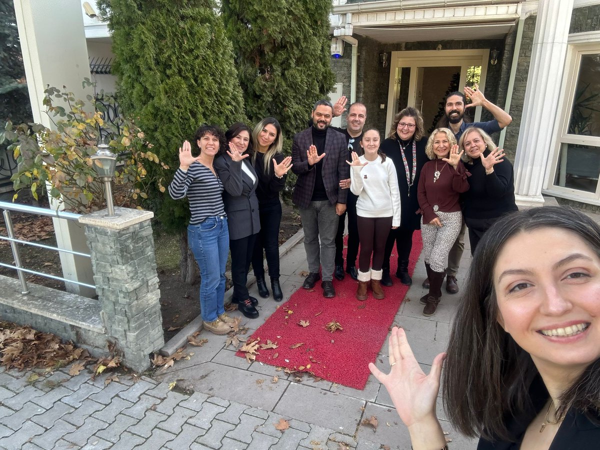 ugurbocekleri's tweet image. Sevgili Uğur Böceklerimiz yeni yıl etkinlikleri kapsamında bir araya geliyor.🎉
Ankara Uğur Böceklerimiz ilk buluşmalarını gerçekleştirdi.🌲
Uğur Böceklerimizle buluşmaktan büyük mutluluk duyduk. İyi ki varsınız ve çok değerlisiniz.❤️🐞