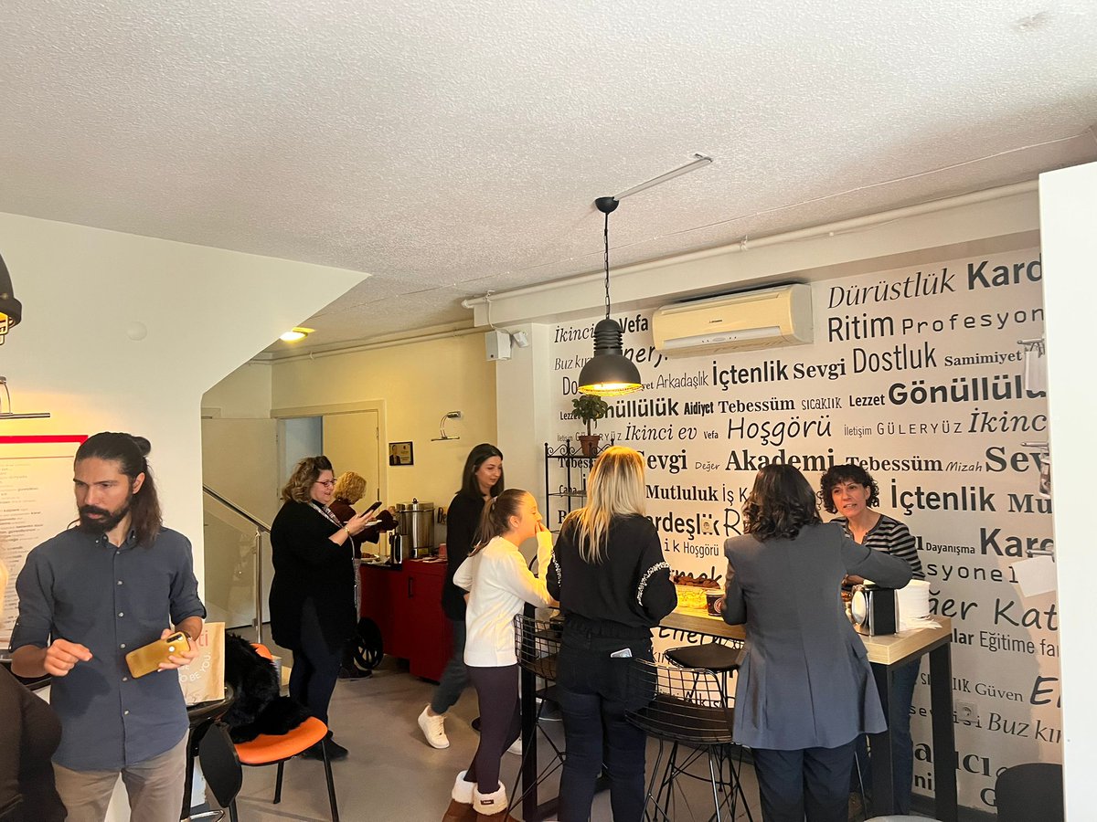 ugurbocekleri's tweet image. Sevgili Uğur Böceklerimiz yeni yıl etkinlikleri kapsamında bir araya geliyor.🎉
Ankara Uğur Böceklerimiz ilk buluşmalarını gerçekleştirdi.🌲
Uğur Böceklerimizle buluşmaktan büyük mutluluk duyduk. İyi ki varsınız ve çok değerlisiniz.❤️🐞