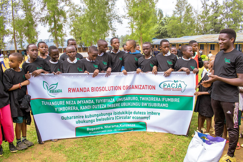 Rwandabiosolut's tweet photo. 🌍♻️ Rwanda Biosolution Organization is on a mission to raise awareness about the importance of waste management in schools! 🌱Together, we can turn waste into wealth. By learning how to properly manage waste, #WasteManagement #EcoFriendly #GreenSchools https://t.co/1YKBUA45cW
