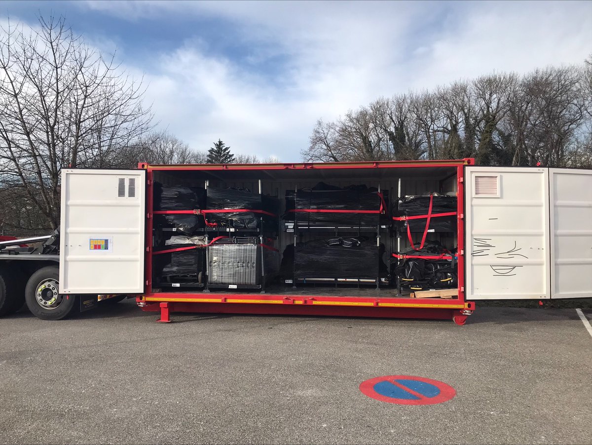 SDIS_74's tweet photo. Face aux conséquences dévastatrices du cyclone #Chido, plus de 30 sapeurs-pompiers de la Haute-Savoie sont mobilisés pour venir en aide aux habitants de Mayotte. Ils interviennent sur 3 modules : télécommunications et transmissions, PMA et HUSAR.
#SapeursPompiers #Mayotte #SDIS74 https://t.co/xJ5YBd9Ief