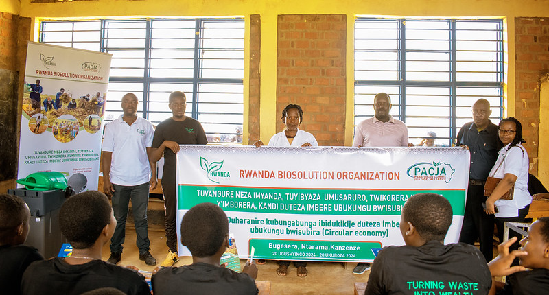 Rwandabiosolut's tweet photo. 🌍♻️ Rwanda Biosolution Organization is on a mission to raise awareness about the importance of waste management in schools! 🌱Together, we can turn waste into wealth. By learning how to properly manage waste, #WasteManagement #EcoFriendly #GreenSchools https://t.co/1YKBUA45cW