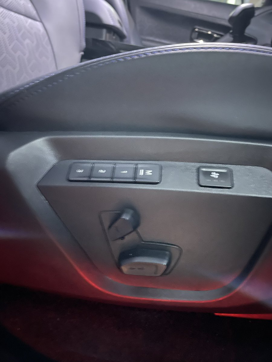 mohanpeela's tweet photo. Dear @TataMotors you should also provide spare parts for your advanced implementation. The electric seat adjustment switches don’t have spares or service at your authorised service centres. Though buying a top end Harrier, I’m adjusting with a broken switch, whole seat costs 12k. https://t.co/vsuiXcEafC