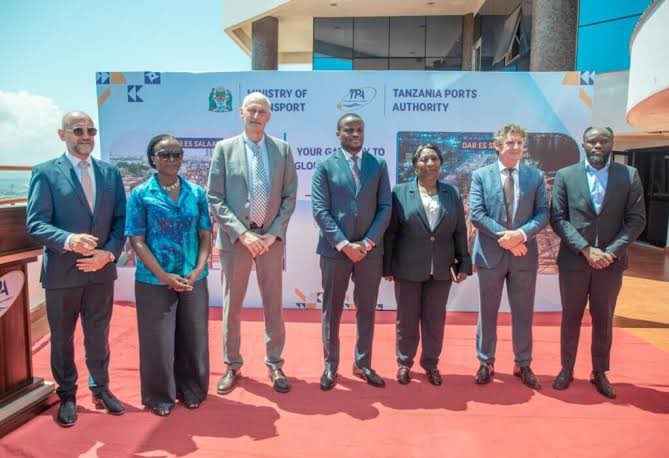JastonLaja's tweet photo. Pleased to see Tanzania &amp; the EU partner on a €15M project to modernize the Dar es Salaam Port! 🚢 This initiative will boost trade efficiency, lower costs &amp; support sustainability—key for Tanzania &amp; our neighbors like Zambia, Rwanda &amp; the DRC.
#DigitalTrade #TradeFacilitation https://t.co/lKFavkVlJE