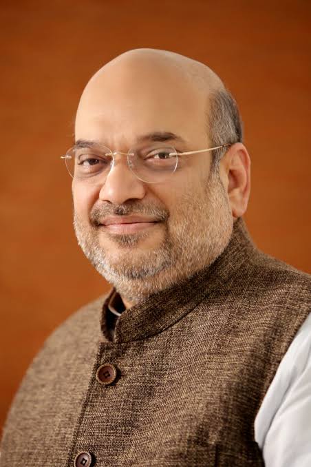 अमित शाह माफी मांगो... अमित शाह माफी मांगो... अमित शाह माफी मांगो.

आप लोगों की मांग वाजिब है, लेकिन अमित शाह माफी नही मांगेंगे. 

नरेंद्र मोदी और अमित शाह के केंद्र की राजनीति में आने के बाद से बहुजन राजनीति कमजोर हुई है.

◆◆
इस जोड़ी ने मिलकर 1990's वाला बहुजन राजनीति का जलवा