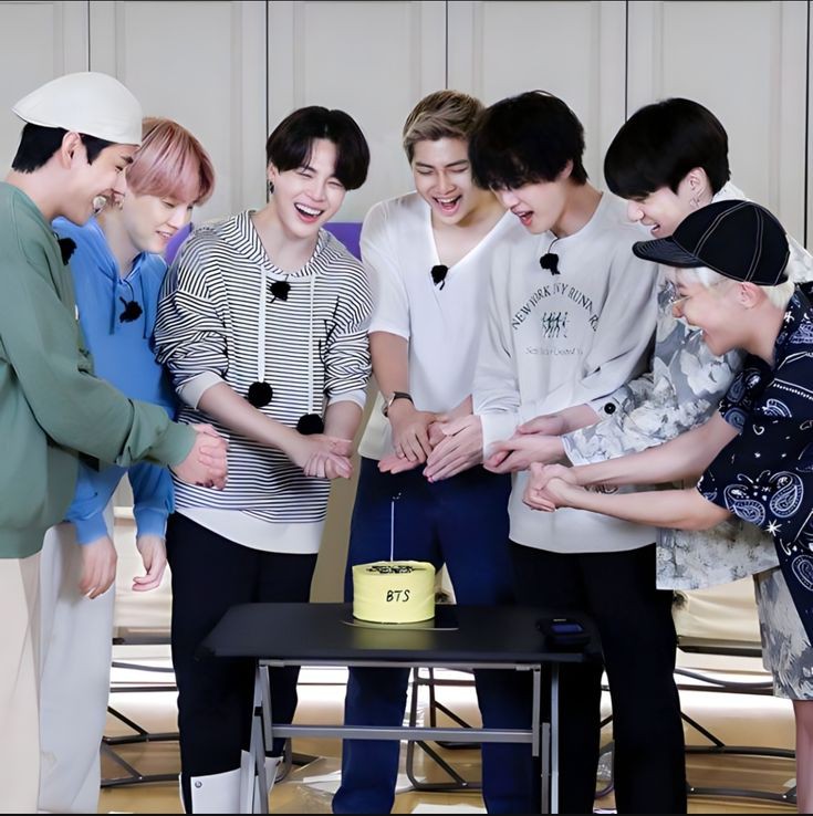 ‼️RT+ RL

BTS IS 7 
BTS IS SEVEN 
WE LOVE YOU BTS 
BORAHAE BTS 
APOBANGPO
BTS STAYS FOREVER 
WITH BTS TILL THE END