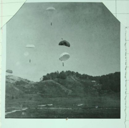 thespyhistorian's tweet image. #Spyhistory #Christmas  #Calendar Day 18

Not quite the delivery system used by Father Christmas, but that of #SOE who dropped supplies into Biza #Albania in late 1944 #WW2 (Source: National Archives) 🎅🪂