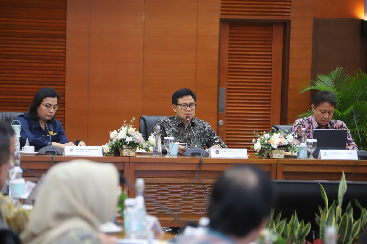 A Muhaimin Iskandar (@cakiminow) on Twitter photo Diskusi pagi tadi bersama Menteri Keuangan , Menteri Kesehatan , Direktur BPJS <a href="/BPJSKesehatanRI/">BPJS Kesehatan RI</a> dan Kepala BPS <a href="/bps_statistics/">Badan Pusat Statistik</a> tentang kemajuan BPJS.
Hal ini untuk memastikan akses pelayanan yang diterima peserta ke depan semakin membaik, sejalan dengan asta cita presiden Diskusi pagi tadi bersama Menteri Keuangan , Menteri Kesehatan , Direktur BPJS <a href="/BPJSKesehatanRI/">BPJS Kesehatan RI</a> dan Kepala BPS <a href="/bps_statistics/">Badan Pusat Statistik</a> tentang kemajuan BPJS.
Hal ini untuk memastikan akses pelayanan yang diterima peserta ke depan semakin membaik, sejalan dengan asta cita presiden