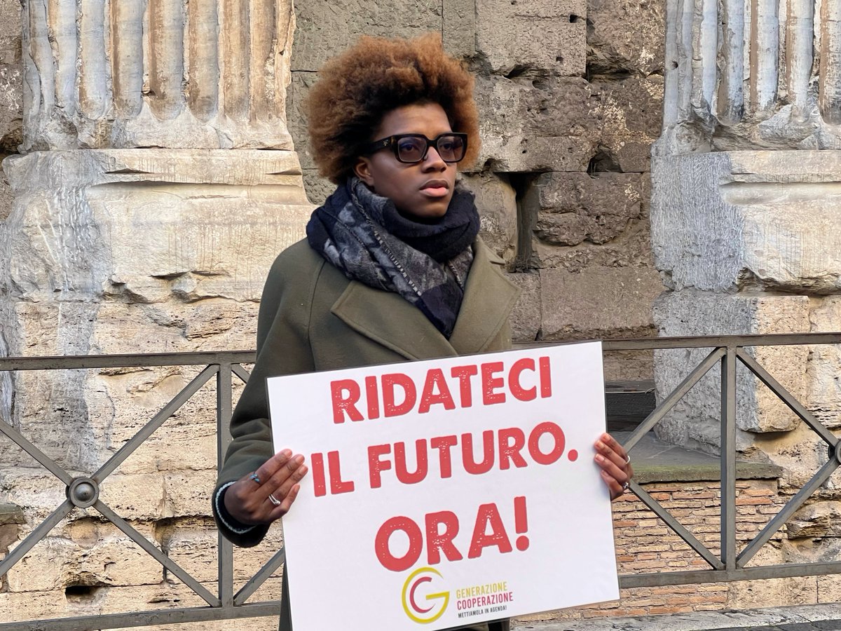 L'Italia non raggiunge nemmeno lo 0,30 del Pil per la cooperazione allo sviluppo. Flash mob di <a href="/oxfamitalia/">Oxfam Italia</a> e <a href="/FOCSIV/">Volontari nel mondo</a> . Dal 2014 sono arrivati in Italia via mare 127.662 minori stranieri non accompagnati ci dice <a href="/SaveChildrenIT/">Save the Children IT</a>. 🎙 Qui il podacast bit.ly/4gDeksR
