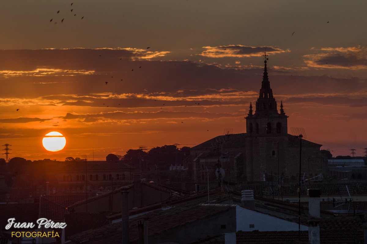 El sol lucha por calentar un cielo congelado.
Villanueva de la Jara. Cuenca. Amanecer. 18-12-24