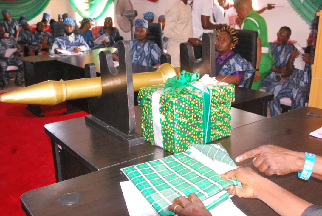 Ramotalai001's tweet photo. Oriade LCDA 2025 Budget Presentation: "Budget of Consolidation"
On Monday, 16th December 2024, in our newly built Legislative Building, I presented the Oriade LCDA 2025 Budget, tagged the "Budget of Consolidation," to the Oriade LCDA Legislative Arm, outlining our priorities https://t.co/5IiLyFaCzj