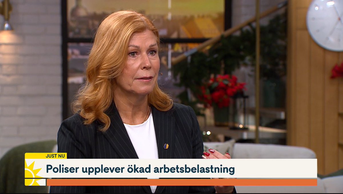 Polisförbundet (@polisforbundet) on Twitter photo ”En blocköverskridande överenskommelse som sträcker sig över mandatperioder är viktigt för den inre säkerheten.” <a href="/VonKatharina/">Katharina von Sydow</a>, förbundsordförande, i TV4 om åtgärder för att minska polisers ohållbara arbetsbelastning. tv4play.se/klipp/8ca488fc… #poliserförpoliser #polispolitik ”En blocköverskridande överenskommelse som sträcker sig över mandatperioder är viktigt för den inre säkerheten.” <a href="/VonKatharina/">Katharina von Sydow</a>, förbundsordförande, i TV4 om åtgärder för att minska polisers ohållbara arbetsbelastning. tv4play.se/klipp/8ca488fc… #poliserförpoliser #polispolitik