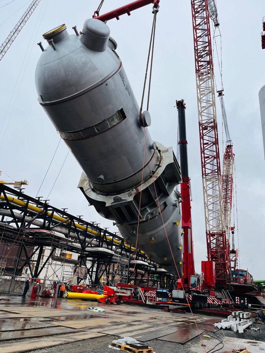 tenovagroup's tweet photo. 🚀 Another key milestone in the SALCOS® project! The DRI cooler – a critical DRP component - has been successfully lifted and installed on the tower! This marks another step toward #CO2free steel production with ENERGIRON 👉 https://t.co/zsxCPEG8re https://t.co/MDtbo8bEz5