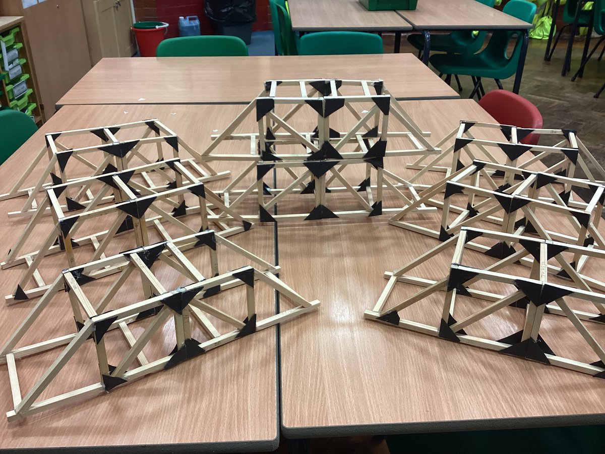 Year6Markeaton's tweet photo. 💪…and finally: the finished product. Well done Spruce for excellent team work and construction skills. #mpsD&T https://t.co/1S7WQrbBfG