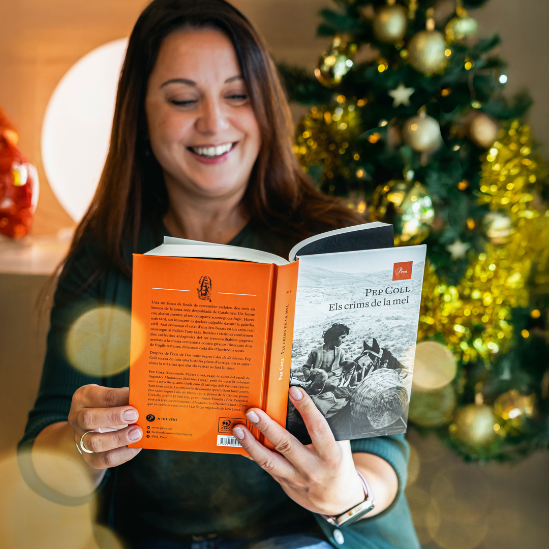 Ed_proa's tweet image. 🌟📚 Ja saps què regalar? Et proposem lectures amb què no fallar aquest Nadal 📖🎄

🎁#ElsCrimsDeLaMel #PepColl
🎁 ‘Acte de fe’ @SergiBelbel
🎁 ‘Mercè i Joan’ @evacomasarnal
🎁 ‘El món interior’ @FrancescSeres

💫 Llibres que il·luminen #Nadal