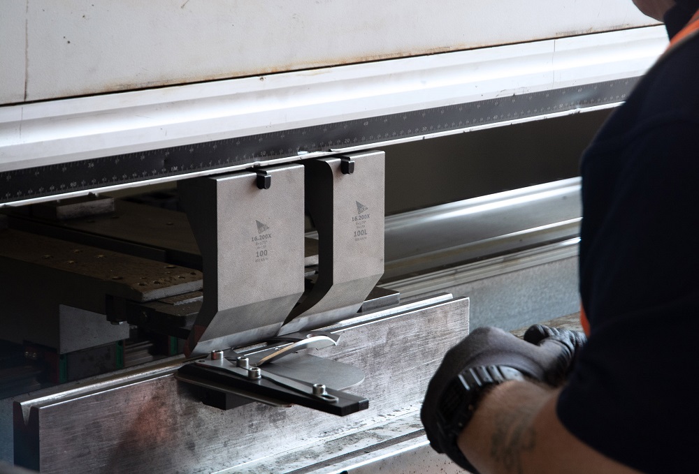 KM_Tools_Ltd's tweet photo. Need top-notch press brake services? Our advanced machinery &amp; skilled team deliver precision bends, reduced lead times, &amp; flawless results every time! Contact: enquiries@kmt.tools. #manufacturing #customfabrications https://t.co/HWLf6gEpUU
