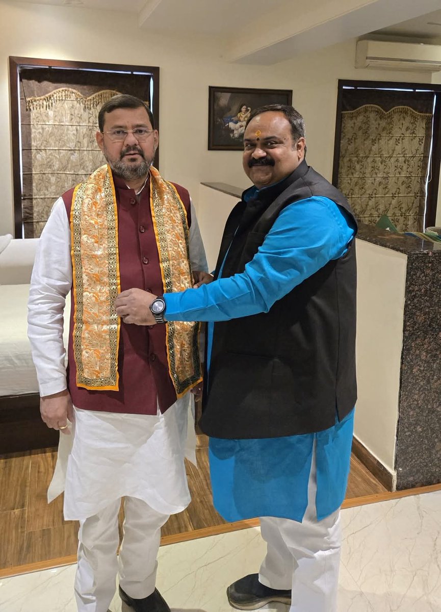 Vineet Sharma (@vineetsvbn) on Twitter photo भारतीय जनता पार्टी के वरिष्ठ नेता मेरे मार्गदर्शक, विधान परिषद के सदस्य आदरणीय <a href="/Ashokkatariya9/">Ashok Katariya</a> जी को जन्मदिन पर हार्दिक शुभकामनाएं ठाकुर श्री बांके बिहारी जी से प्रार्थना करता हूं कि आप स्वस्थ रहें दीर्घायु हो और यशस्वी हो, आपका आशीर्वाद सदैव हम पर बना रहे। भारतीय जनता पार्टी के वरिष्ठ नेता मेरे मार्गदर्शक, विधान परिषद के सदस्य आदरणीय <a href="/Ashokkatariya9/">Ashok Katariya</a> जी को जन्मदिन पर हार्दिक शुभकामनाएं ठाकुर श्री बांके बिहारी जी से प्रार्थना करता हूं कि आप स्वस्थ रहें दीर्घायु हो और यशस्वी हो, आपका आशीर्वाद सदैव हम पर बना रहे।
