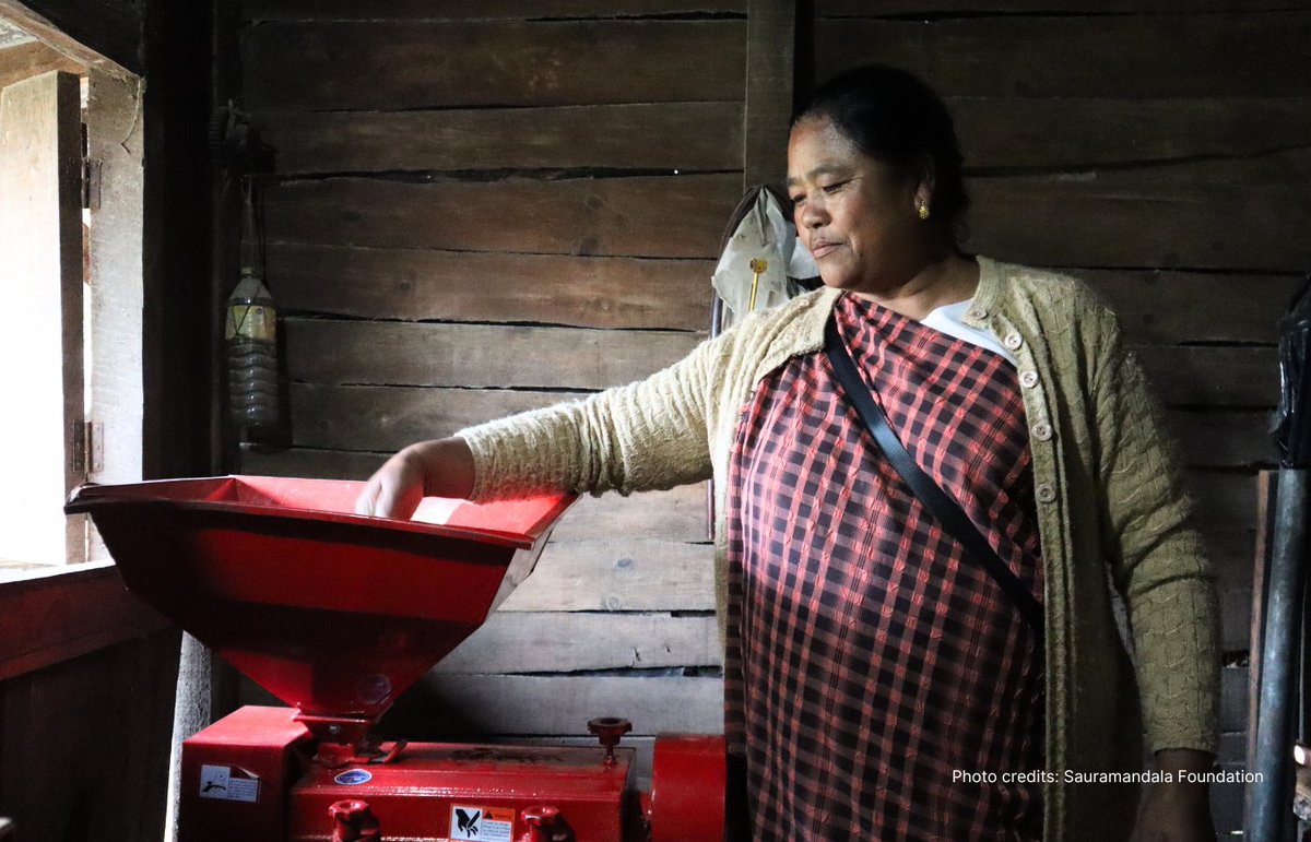 Solar-based appliances in India can ⬆️ farmers' incomes by 20–40%, as per a <a href="/GOGLAssociation/">GOGLA</a> report. Efficiency for Access recently collaborated with <a href="/SauraMandala/">SauraMandala</a> in Meghalaya, India, where solar-based processing appliances were installed to support spice and rice grinding.