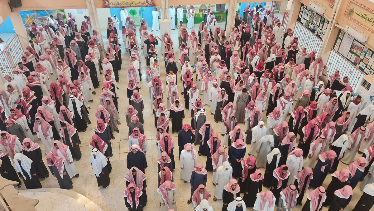 hs_huzaimi's tweet photo. جانب من احتفاء ثانوية الظبية بـ #اليوم_العالمي_للغة_العربية الذي يوافق 18 ديسمبر تحت شعار اللغة العربية و الذكاء الاصطناعي تعزيز الابتكار مع الحفاظ على التراث الثقافي حيث قدمت جماعة اللغة العربية اليوم الأربعاء الإذاعة المدرسية بعنوان لغة القرآن الكريم نفخر بها إشراف مدير المدرسة https://t.co/ziQHj6lI0R