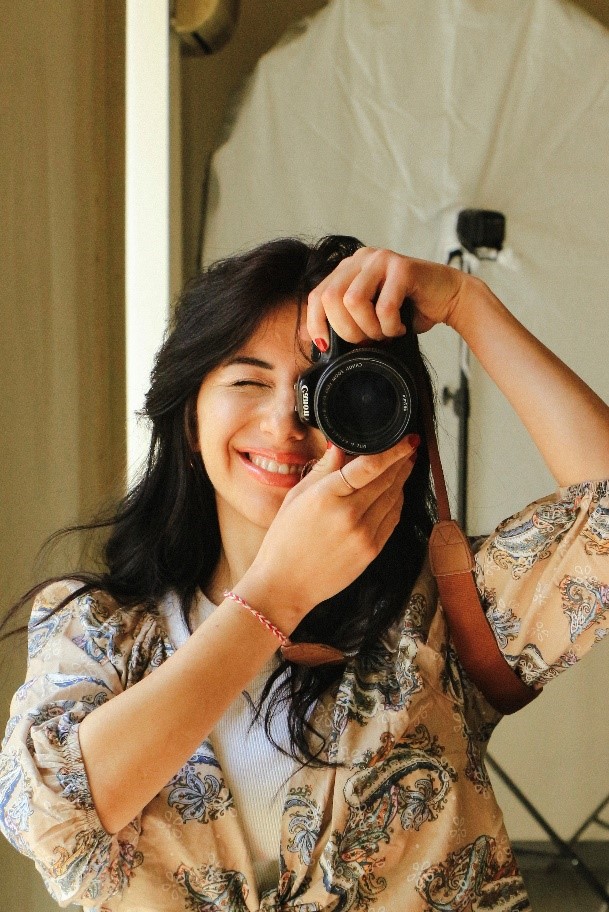 Ankara Kalkınma Ajansı EYE Programı Başarı Hikayeleri Serisi'nin ilk bölümünde Cansu Oğurlu'yu ağırlıyoruz! 

Fotoğrafçılık sektörüne yenilikçi bir soluk getirmek isteyen Cansu Oğurlu, EYE Programı sayesinde Avrupa’da yeni bir başlangıç yapma fırsatı buldu.
EYE Programı ile 3 ay