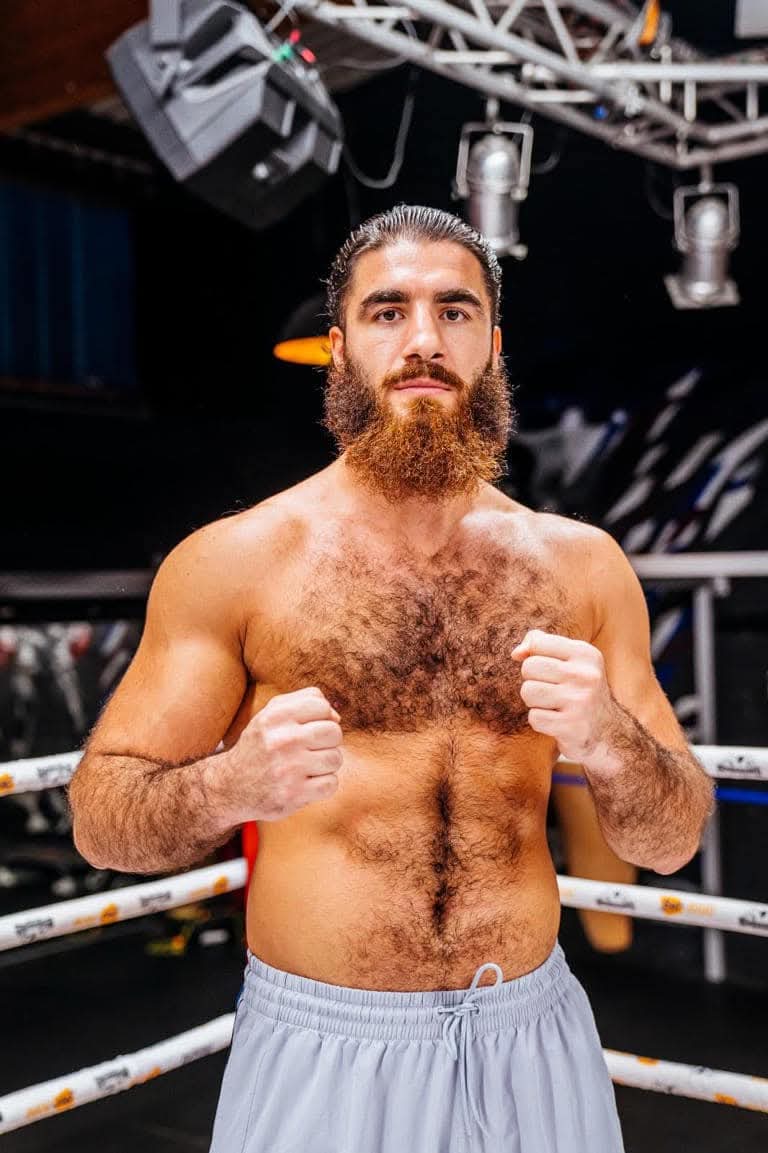 ZorutnS's tweet photo. 🔴🥊 Ce jeudi 12 Décembre 2024 en #Allemagne 🇩🇪, le français #Mourad_Aliev 🇫🇷 (13-0) a brillamment conservé son titre #WBC_International_Silver des #poids_lourds en battant l’Italien #Davide_Brito 🇮🇹 (6-1) par arrêt de l’arbitre à la 6ème reprise. https://t.co/Vh4yVpSxP9