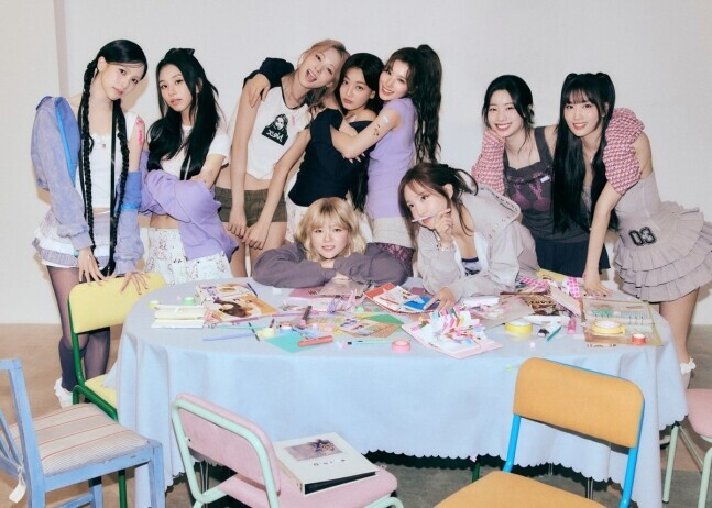 kvibe_yonhap's tweet photo. TWICE Releases Remix Single 'Strategy 2.0'
#트와이스 #리믹스 #스트레터지2 #TWICE #REmix #Strategy2 @JYPETWICE_JAPAN @JYPETWICE
https://t.co/Vj2kmxMul2 https://t.co/rWP9Kv7wlu