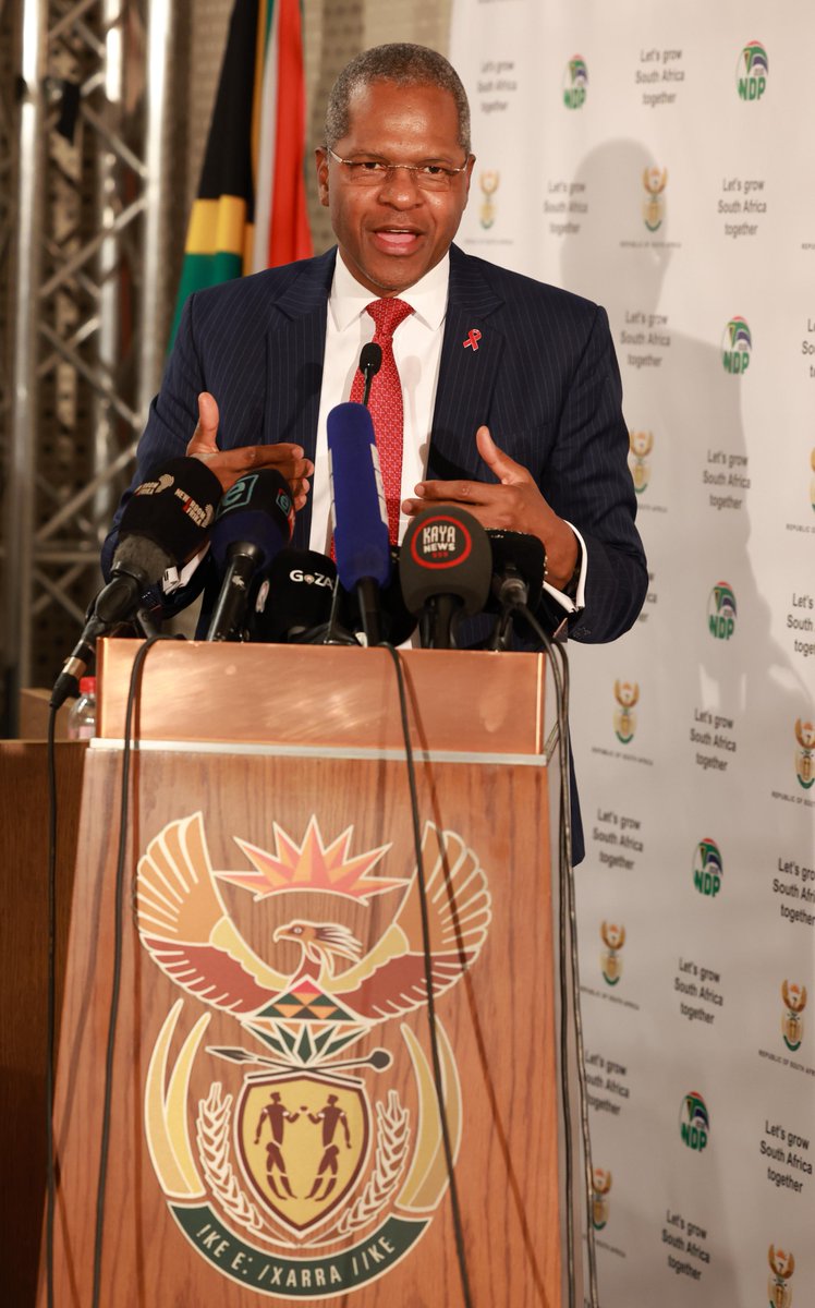NationalCoGTA's tweet photo. Minister Hlabisa assures that all food handling facilities will be inspected to comply with business and health regulations. Non-compliance leads to closureβ1,041 spaza shops have already been closed.
#SASpazaShops #FoodSafetySA https://t.co/RiymbS9h0R