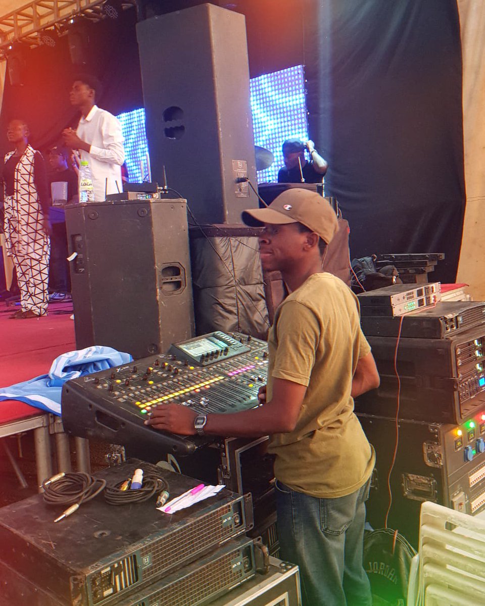 TrapInwang's tweet image. KARU MEGA PRAISE 2024🔥🔥🔥......TRAPP⚡Your Fav Sound Engineer💯
.
.
.
.
.
.
.
.
.
.
.
.
.
.
.
.
.
#explore #explorepage #soundengineering #behringer #karumegapraise #vivral #sound #fyp #finesse2tymes