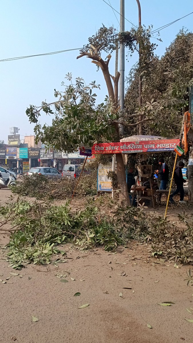 manikk_gupta's tweet photo. @MunCorpGurugram Sector 40 gurgaon market.

Iska kripya sangyan le. https://t.co/5MCqI6mbSi