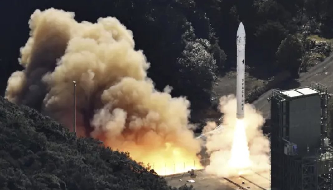 DanielMbiya7's tweet image. Une start-up spatiale #japonaise 🇯🇵 a déclaré que sa deuxième tentative de lancement d'une fusée transportant des satellites en #orbite avait été avortée après le décollage, neuf mois après que la première tentative de lancement de la société se soit soldée par une explosion.