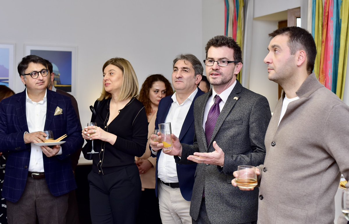 UKinArmenia's tweet photo. 🤝British Ambassador John Gallagher hosted members of the Armenian British Business Chamber (#ABBC) at his Residence for the annual Season’s Greetings. 🌟

Cheers to joint successes of 2024 and many more in 2025 🤝🥂 https://t.co/ksD3o7nJM2