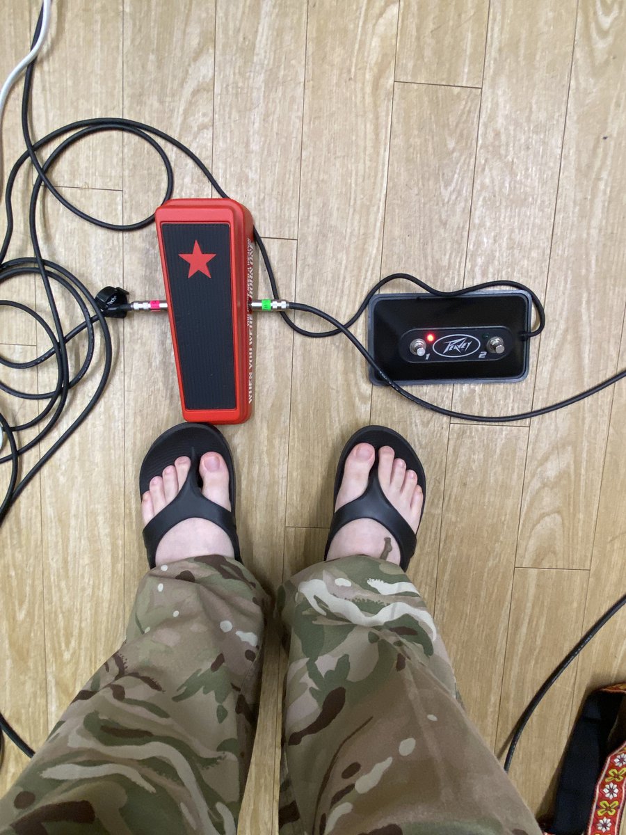 リトバス企画に参加された方が自身目線での解説をnoteに書いてたので俺も少し。ラストサビ〜エンディングまでのリードGが俺の担当ですが、コードバッキングしかないの味気ない感じがしたので勝手にソロ追加してます。エフェクターはトムモレロモデルのワウのみ。