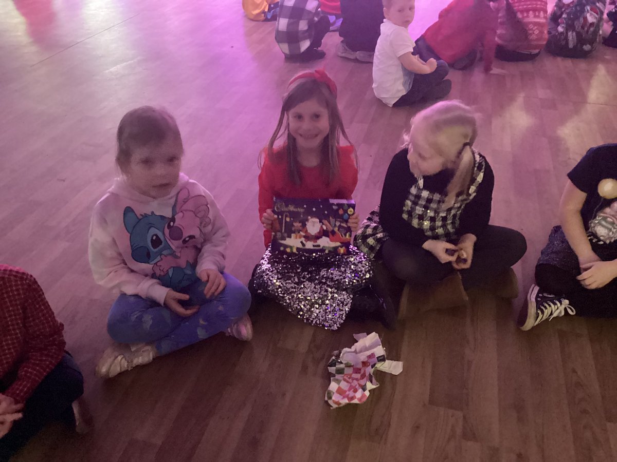halliwell_miss's tweet photo. Christmas party fun! @BalshawLaneCPS https://t.co/B0MOGtkjBI
