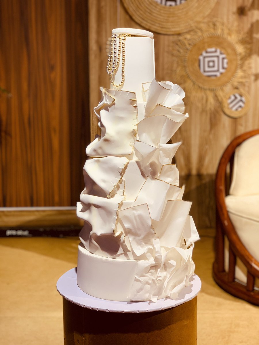 LummiCaters's tweet photo. The depth &amp; texture of this cake I created is 🔥🔥🔥 https://t.co/VFT1OQjVCF
