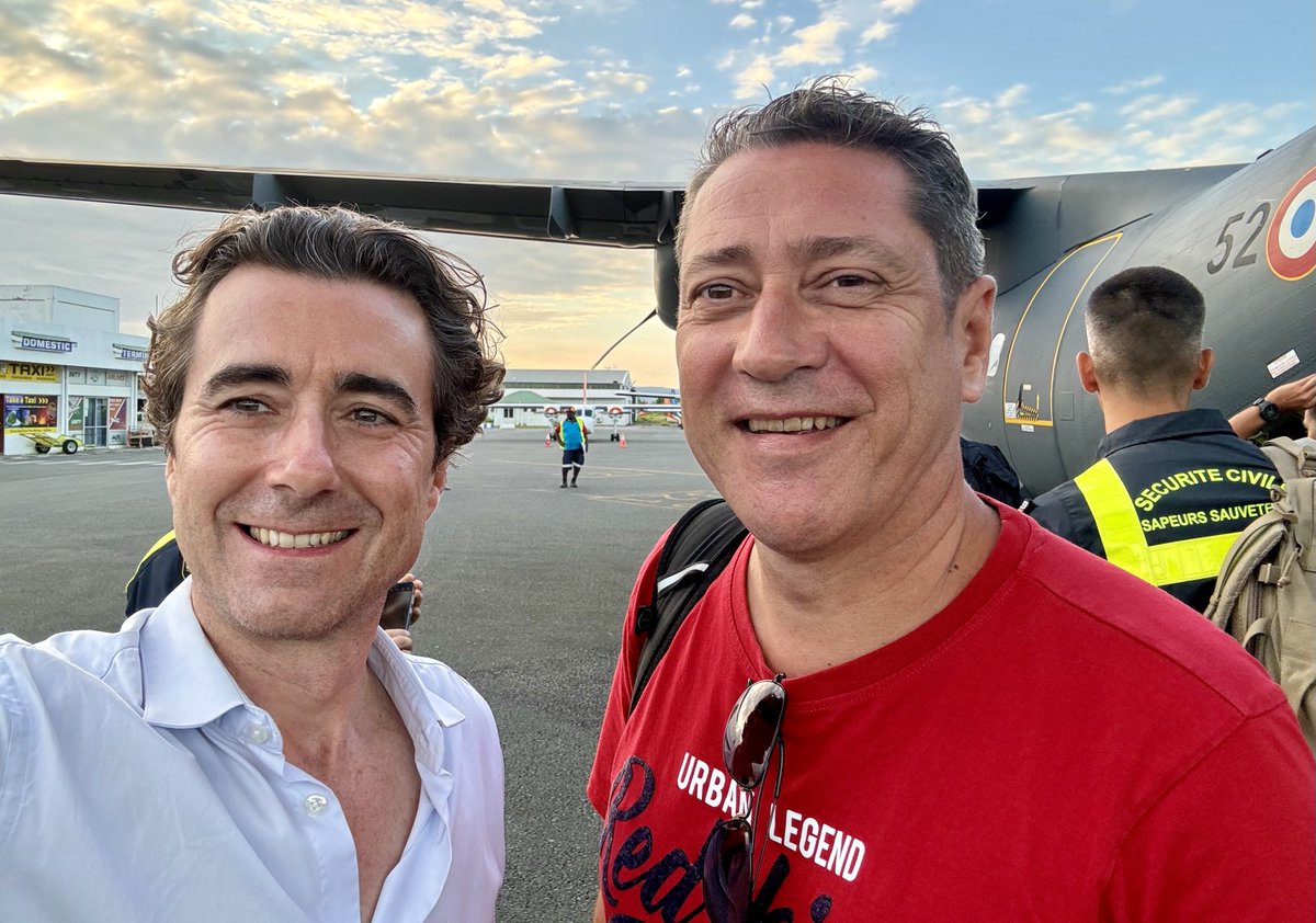 🇫🇷🇻🇺 #Séisme Les catastrophes naturelles arrivent toujours quand le numéro 2 est en vacances à Nouméa (déjà l’année dernière pour les cyclones)… Alors qu’on a besoin de toutes nos forces et + encore. On l’a donc fait revenir. Merci à lui ! Et au reste de l’équipe qui est au top.