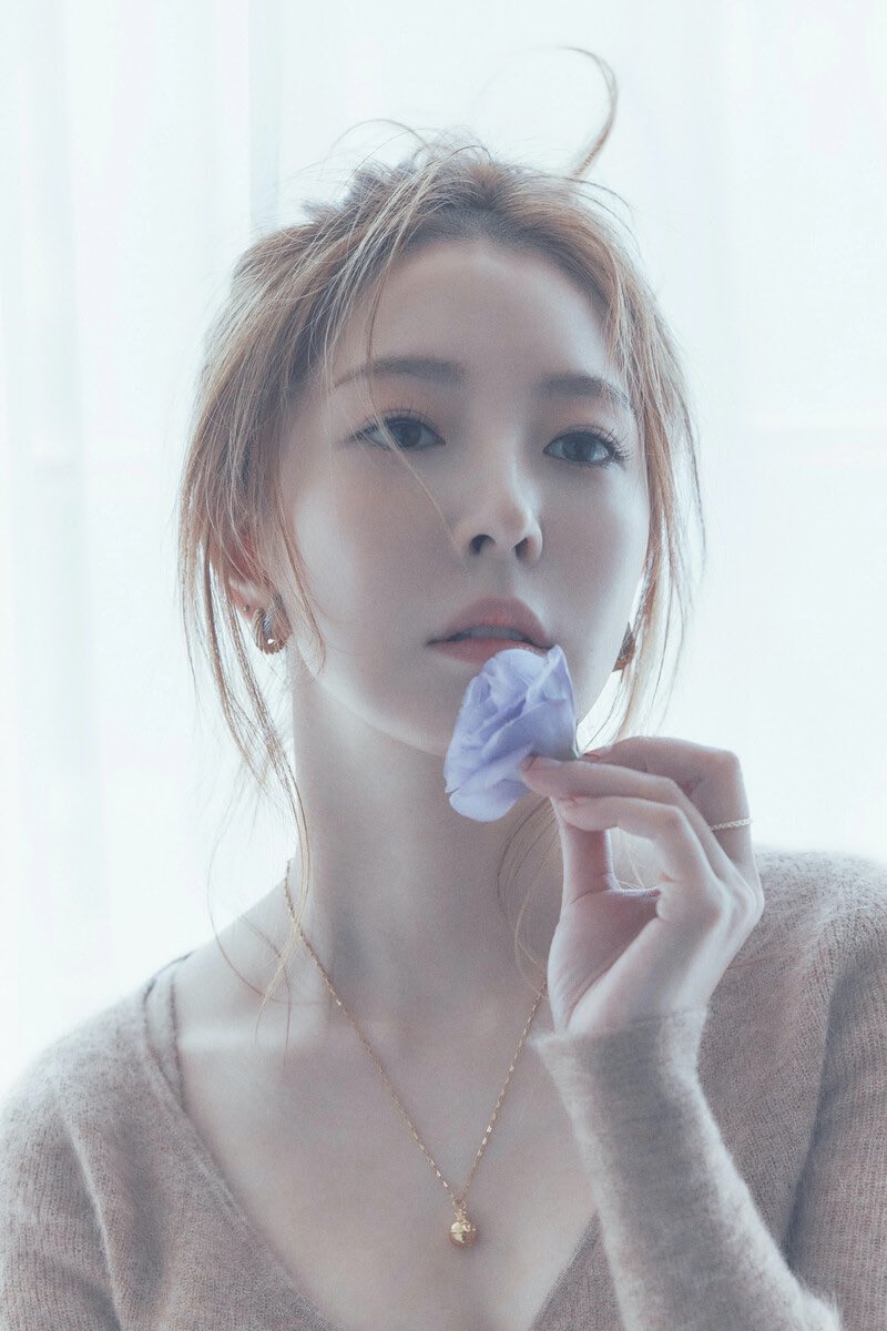 irene_global's tweet photo. #IRENE’s Like A Flower becomes the highest selling album by an SM female soloist in Hanteo history, surpassing BoA’s Atlantis Princess! (350k) https://t.co/MA5d5eE4iV