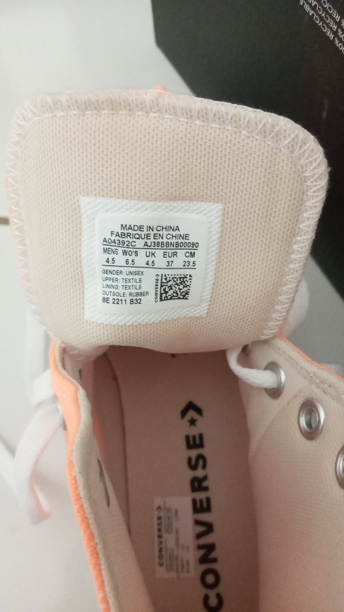 DelimaOctaviani's tweet photo. For sale 
Converse size 6.5 // 37 // 23.5 
New with box 
Original from store 
349k 

#converse #saleakhirtahun #converseindonesia #forsale #trending #fypシ https://t.co/x6kMTDc1EH