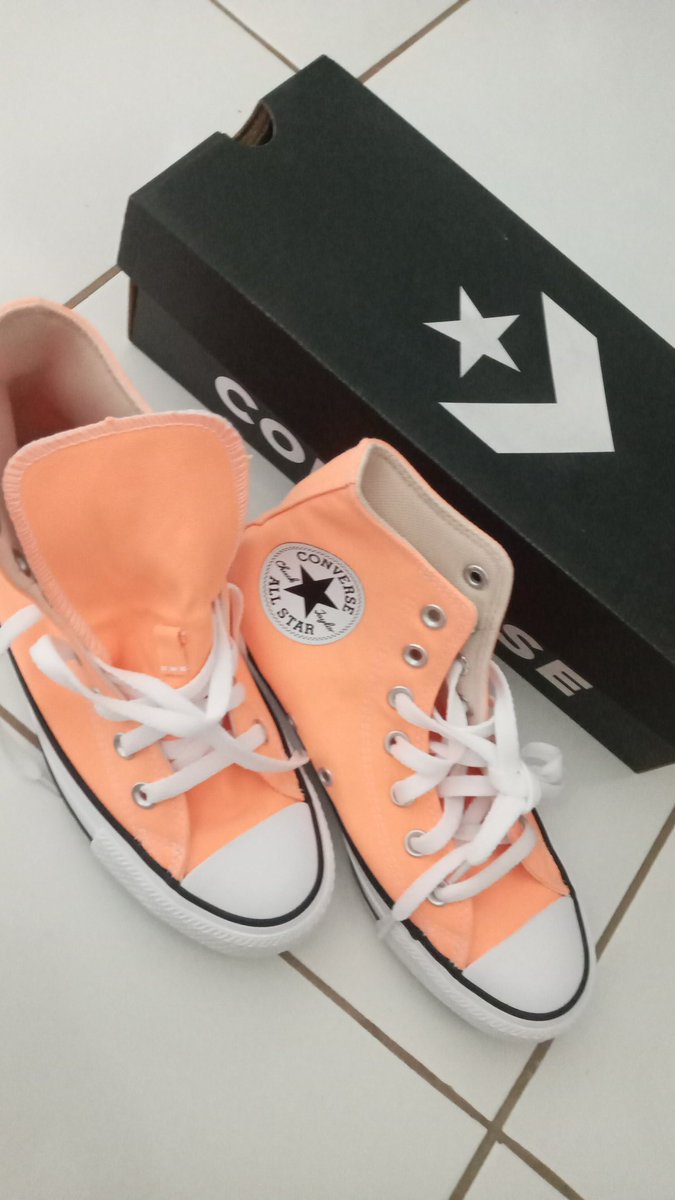 DelimaOctaviani's tweet photo. For sale 
Converse size 6.5 // 37 // 23.5 
New with box 
Original from store 
349k 

#converse #saleakhirtahun #converseindonesia #forsale #trending #fypシ https://t.co/x6kMTDc1EH