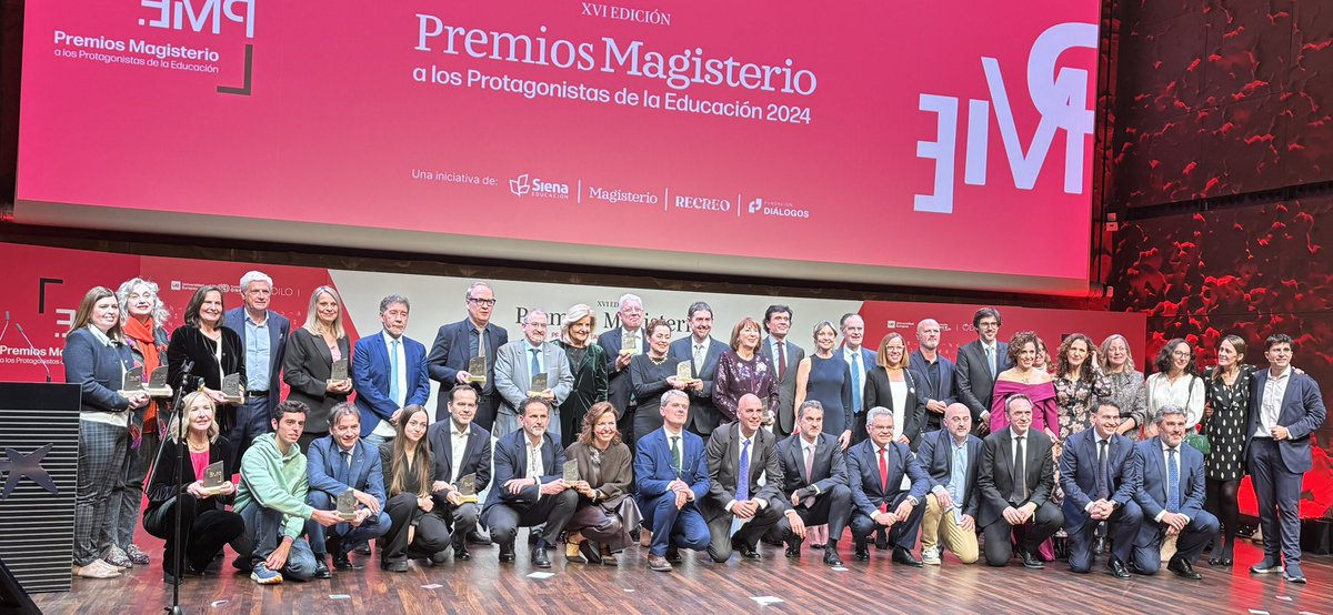 fatimaempleo's tweet image. Gracias @Magisnet @sienaeducacion por vuestro compromiso con la educación en España. Los Premios Magisterio 2024 #PME2024 son ejemplo de lo mejor que tenemos como sociedad. Hablamos de empresa, de talento y del fomento del emprendimiento en la escuela. Enhorabuena a los premiados