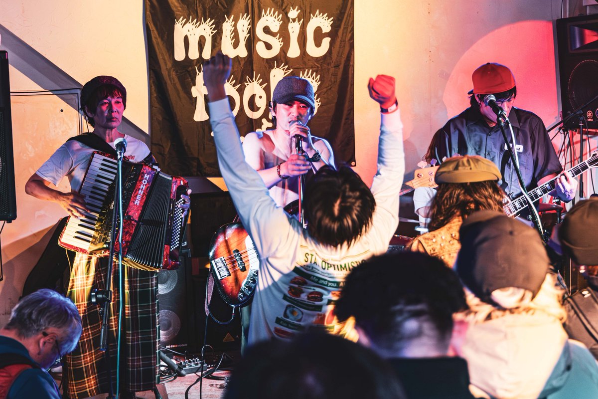 musicfools2014's tweet photo. music fools vol.13
howling ent
#musicfools
#howlingent
photo by @nameless4645 https://t.co/sGDFWXoPwc