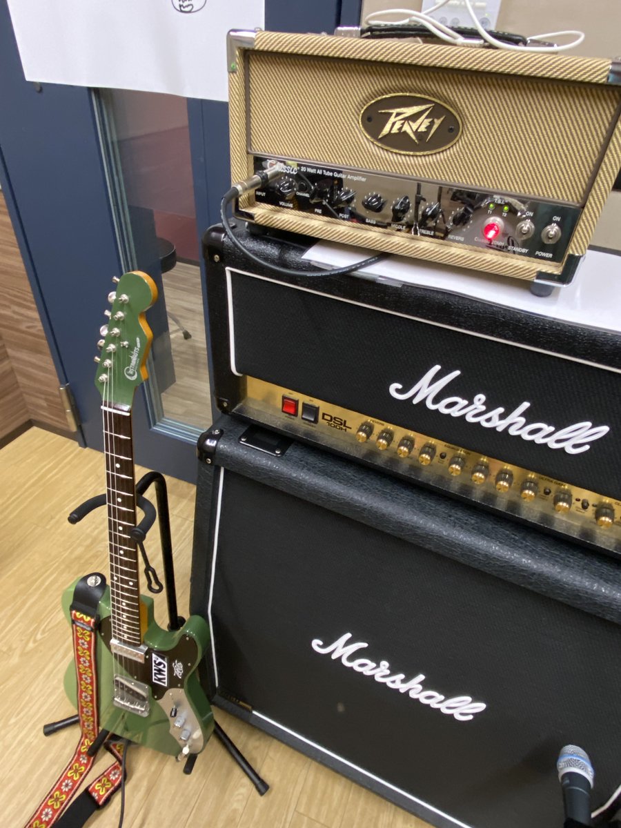 ギターはアストロノーツのTLタイプ。アンプはPEAVEY classic20MH。マーシャルキャビで鳴らした音をSHUREのマイクで録って納品しました。
家でライン録音してもよかったけど演奏動画も欲しいと言われてしまい、俺の散らかった部屋を見せる訳にはいかないのでわざわざスタジオで撮りました笑