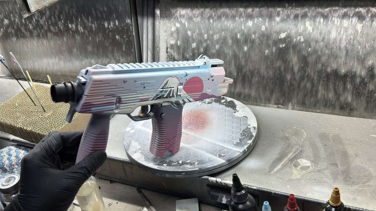 wyhxnr1's tweet photo. A Chinese fan came to me. He hoped to send a real model of Mount Fuji MP9on his love anniversary, because it was a virtual one, template 604, which we also made in the time he requested. Please enjoy it.#csgo #cs2 #csgomodel #cs2model #value #esl #blast @CounterStrike @G2NiKo https://t.co/vj43JW62Lk