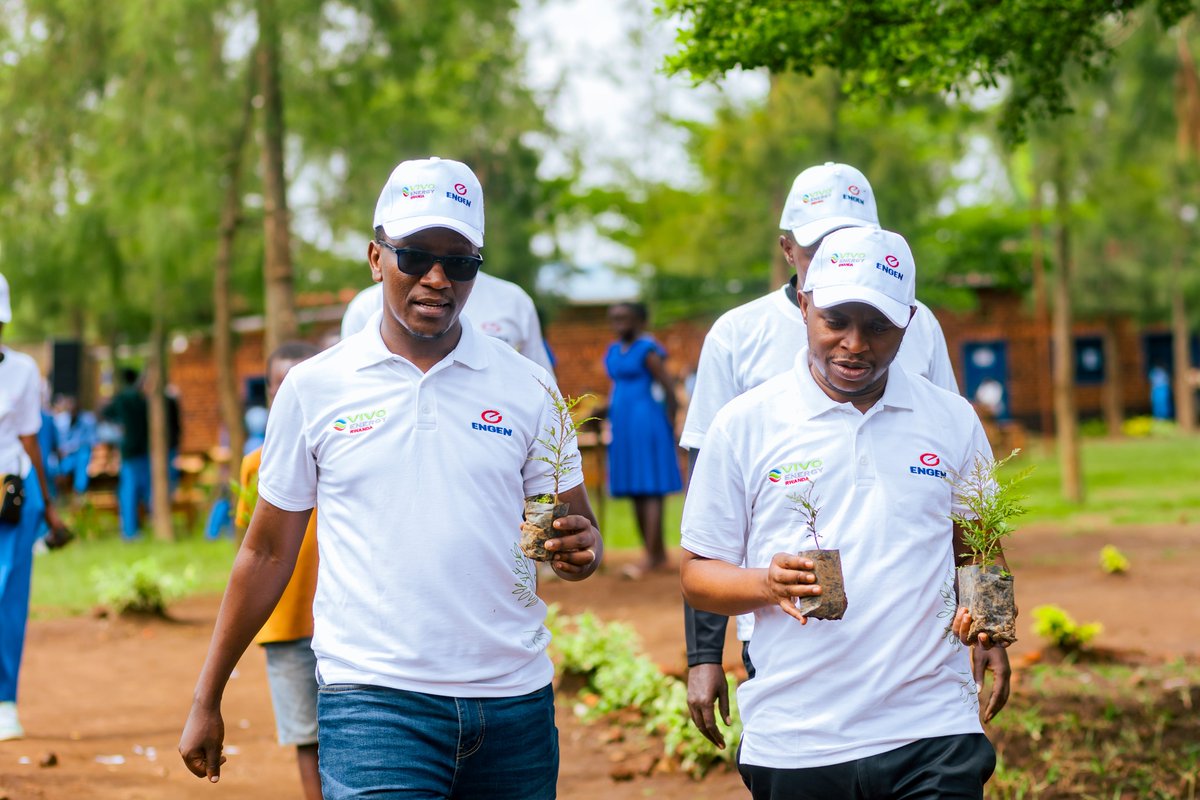 VivoEnergyRw's tweet photo. We joined hands with students to plant trees and inspire environmental stewardship for a sustainable future. This initiative reflects our commitment to protecting the planet while fostering a culture of responsibility and growth.
#WithUsYourNumberOne https://t.co/0TKB00E1Hl