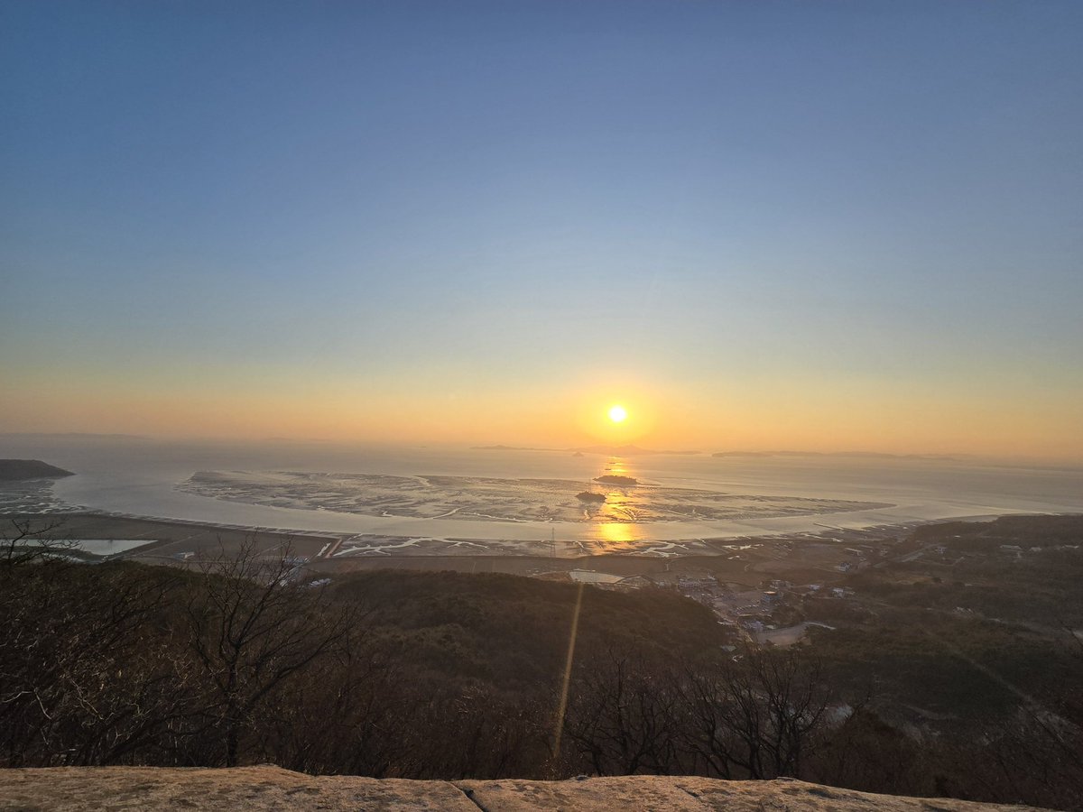 walwalwll's tweet image. "난 너의 세상을 함께 듣고 싶어 네 눈에 담은 걸 같이 보고 싶어"

상여비가 MP3 가사를 실현해 주잖아🥺🥺💗