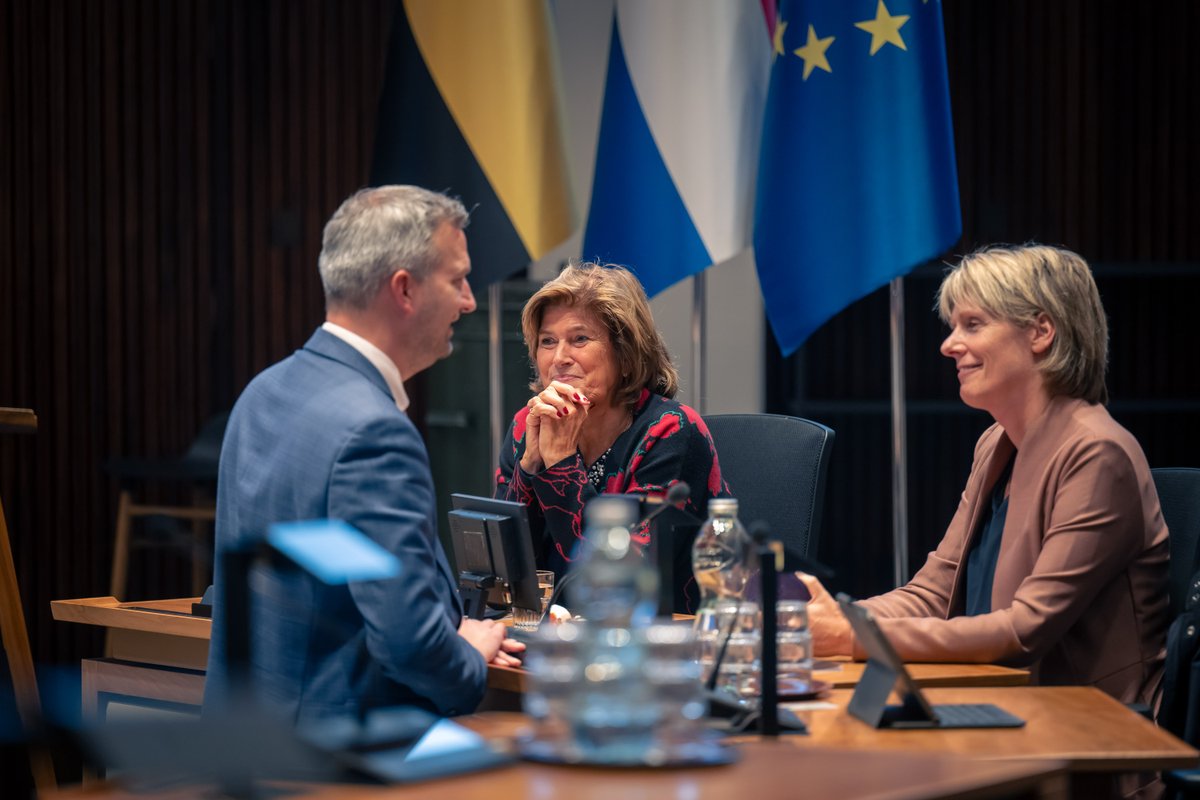Tijd voor de laatste Statenvergadering van dit jaar. De 15 fracties gaan in debat met elkaar en het college. Op de agenda onder meer de beleidskaders Energiesysteem en Sport. Mogelijk volgen spoeddebatten over staatssteun en de wolf. Kijk mee op 🖥️ gelderland.nl/Statenlive #PSGld
