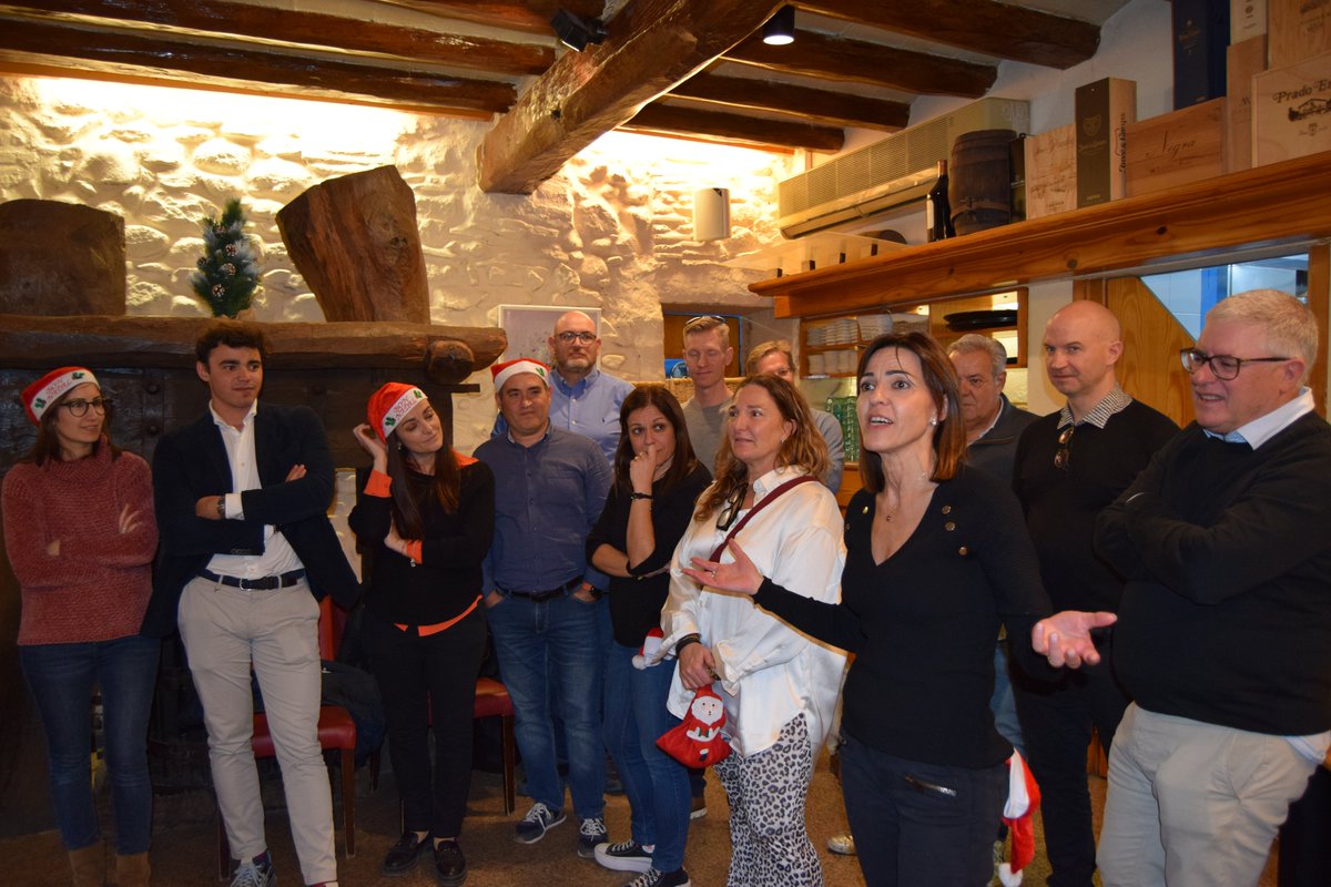 cortesyperez's tweet photo. 📣Cortés &amp; Pérez ha celebrado su 'Company Day' en un encuentro que ha contado con juegos de pistas, la comida de Navidad y una actuación de rumba que amenizó la celebración. 🎄🎶 https://t.co/DUZpzUidPK