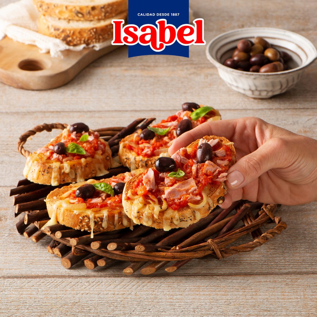 ¡Esta pizzita de atún con aceitunas y tomate lo tiene todo!

✅ Aceitunas: fuente de fibra
✅ Atún: fuente de proteínas
✅ Tomate: antioxidante natural

Y lo mejor... ¡están increíbles! 😍

#AtunIsabel #ConservasIsabel #HoyComemosConIsabel #recetas #recetasconatun #atunenlata