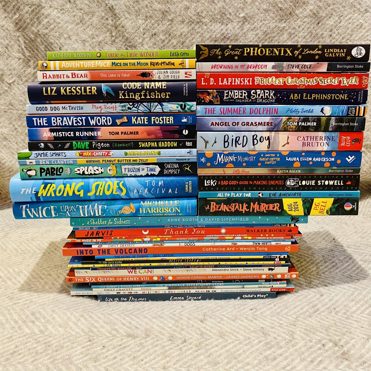 Have been gathering #books since the summer; giveaways, charity shops, lots of fabulous #BuyAStrangerABook gifts, &amp; a few too many bookshop purchases 😍
📚📚📚📚📚📚📚📚📚📚📚📚📚
Today we’ll give them to our local primary as a Christmas gift 📚💕
#ReadingForPleasure #BookTwitter