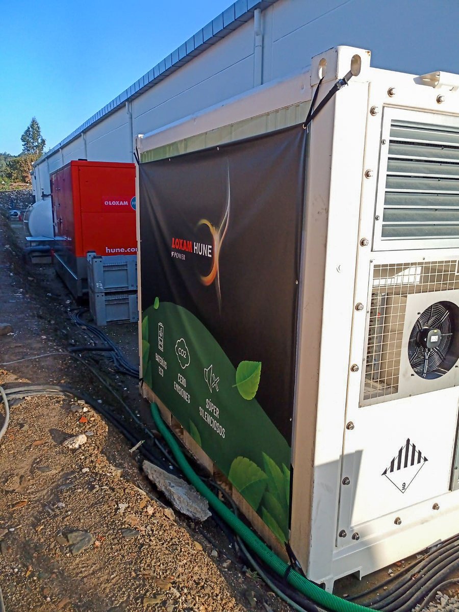 LoxamHune's tweet photo. Apostando por una energía limpia con Greener Battery 🌍

En LoxamHune estamos comprometidos con la sostenibilidad y la innovación. Por eso, estamos incorporando baterías de almacenamiento a nuestra flota de maquinaria. 🚜🔋 https://t.co/3DQvOeuixD